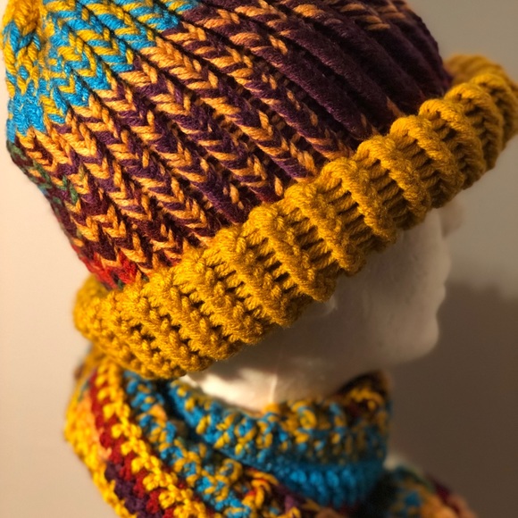 Reversible Crochet/knitted hat set. NWOT. - Picture 6 of 8